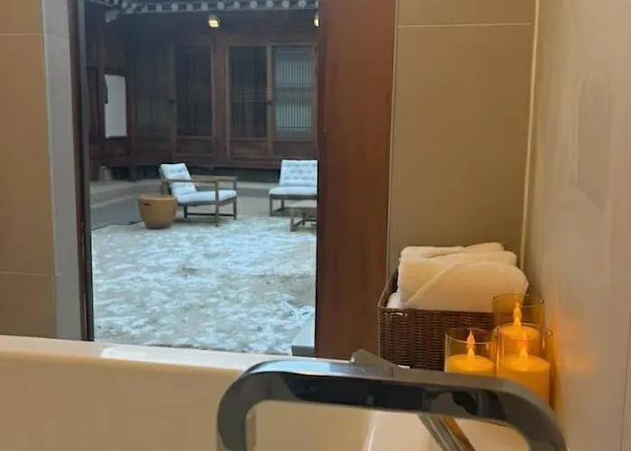 Namhyundang Premium Authentic Hanok 4r4b * 서울특별시