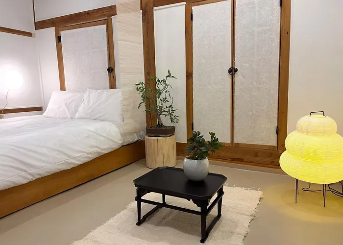 Namhyundang Premium Authentic Hanok 4r4b * 서울특별시