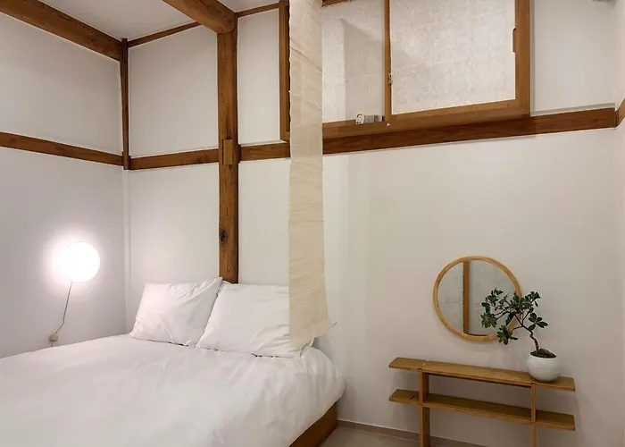 Namhyundang Premium Authentic Hanok 4r4b * 서울특별시