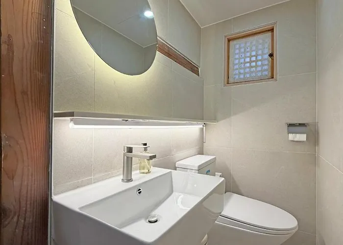 Namhyundang Premium Authentic Hanok 4r4b * 서울특별시
