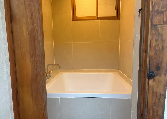 Namhyundang Premium Authentic Hanok 4r4b 서울특별시