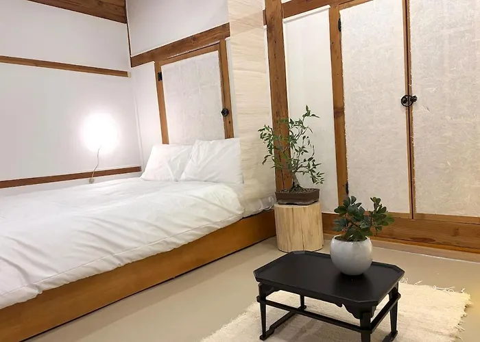 Namhyundang Premium Authentic Hanok 4r4b * 서울특별시