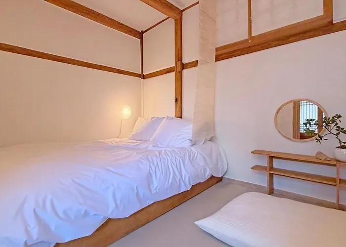 Namhyundang Premium Authentic Hanok 4r4b * 서울특별시