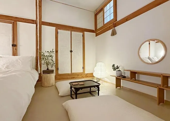Namhyundang Premium Authentic Hanok 4r4b * 서울특별시