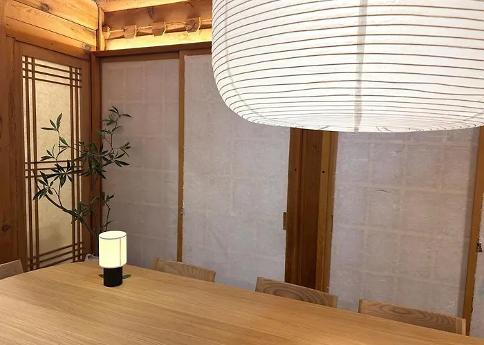 Namhyundang Premium Authentic Hanok 4r4b * 서울특별시